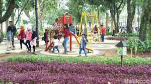 Maybe you would like to learn more about one of these? Kemeriahan Anak Anak Bermain Air Di Kolam Taman Kota Bandung