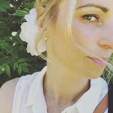 Tävling!🤍 Festen har börjat och du är bjuden!🥳 Den 3/10 slår dörrarna upp  på vår laserklinik och det vill vi fira med en tävling. Nu har du och tre  vänner chansen att