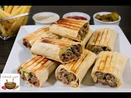 شاورما اللحمة في المنزل ونفس المحلات واطيب مع تحضير صلصة الشاورما جربيها كتيير طيبة Youtube Food Cooking Cooking Recipes