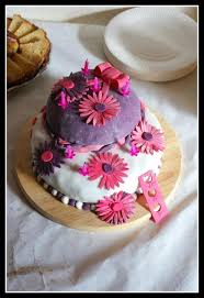 Shirley Lou Gateaux A Deux Etages Chocolat Bonbons Croustillants Gateau Au Yaourt Nougatine Et Pommes Gateau Yaourt Nougatine Patisserie