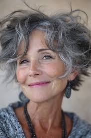 25 Gorgeous Messy Short Hairstyles For Older Women