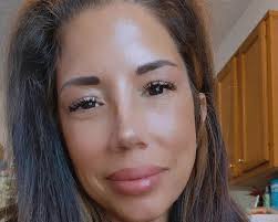 Donna Benitez's Instagram, Twitter & Facebook