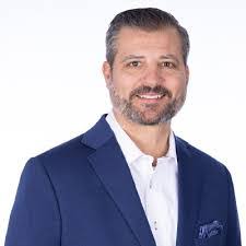 Dara Castle's Instagram, Twitter & Facebook