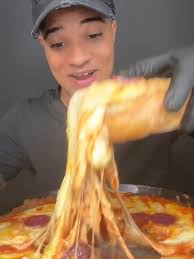 Pizza Hero Saves Family and Their Tiramisu in Rome