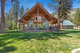 5 Bransons Dr, Lowman, ID 83637
