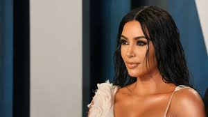 Kylie jenner et kim kardashian lors de la 92e cérémonie des oscars, le 9 février 2020 au dolby theatre de los angeles. Kim Kardashian West Faces Backlash Over Humble Luxury Private Island Birthday Ents Arts News Sky News