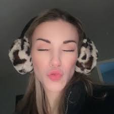 Ο χρήστης Frank Dix (@frankdix0909) είναι LIVE