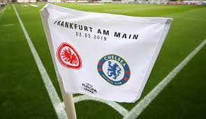 Die beiden weiteren fanshops findet ihr im shoppingcenter myzeil in der innenstadt sowie am riederwald, wo der e.v. Europa League Fans Von Eintracht Frankfurt Spenden Uber 300 Finaltickets An Kinder