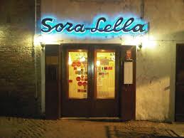 Coda alla vaccinara ˈkoːda alla vattʃiˈnaːra is an oxtail stew in modern roman cuisine including various vegetables, notably celery. Sora Lella Core De Roma La Piazzaweb