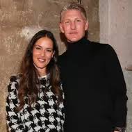 Wenn schweinsteiger über fußball sprechen und analysieren kann oder anekdoten aus seiner außergewöhnlichen karriere zum besten gibt, funktioniert dies wunderbar. Bastian Schweinsteiger Aktuelle News Infos Bilder Bunte De