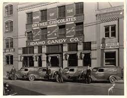 Dino's är en populär kvarterskrog vid lilla torget i mariehamn som drivs av krögaren cia borg. Idaho Candy Company Posts Facebook