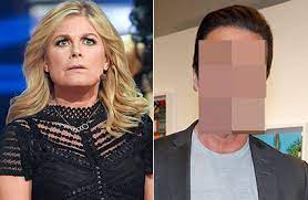 We did not find results for: Pernilla Wahlgrens Nya Karlekskaos Stoppa Pressarna Kandisar Kandisnytt Hant Extra Se Hor Noje