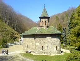 Mormantul parintelui arsenie boca se afla in cimitirul de la manastirea prislop, localitatea silvasu de sus, judetul hunedoara. Manastirea Prislop Crestinortodox Ro