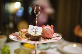 Food Alice In Wonderland Afternoon Tea At Kona Restaurant At Taj Hotel London Afternoon Tea Kona Restaurants Afternoon Tea Tables
