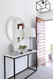 Modern And Fresh Entrance Way Modern And Simple Accessories Have Been Used To Create A Light And Brigh Entryway Decor Small Entrance Hall Tables Entrance Ways