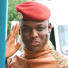 Kot kòb PETROKARIBE ya? #KKPKA Carlens HENRI poète et diseur! klike sou li  poun ka tandel epi svp patajel pou mwen poul ka rive kote pyem paka rive!