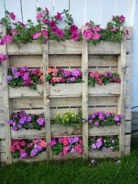 Top 27 Ingenious Ways To Transrofm Old Pallets Into Beautiful Outdoor Furniture Beautiful Outdoor Furniture Pallet Garden Garden Projects