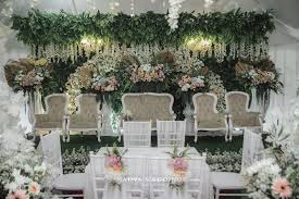 Pengertian dekorasi adalah menghias atau memperindah suatu benda, ruangan, panggung, bangunan, atau objek lainnya agar sesuai dengan keinginan. 16 Penyedia Dekorasi Pelaminan Di Depok Recommended Akadmu Com