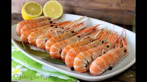 También hay quienes en caso de las gambas, cigalas, langostinos o gambones optan por congelarlos ya cocidos. Como Cocer Cigalas Receta Facil Y Rica Youtube