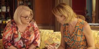 Retour chez ma mère a la distinction du téléroman franchouillard inutile, au contenu faible et mal filmé. Les Audiences Du Dimanche 7 Octobre Retour Chez Ma Mere Sur Tf1 En Tete