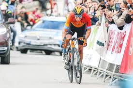 Fiel a su forma de correr, a la forma de entender el ciclismo, mikel landa ha visto una ocasión y no la ha dejado desaprovechar. Wgn9bactlbcswm