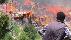 Alevleri gören vatandaşlar itfaiye ekipleri ile birlikte yangını söndürmek için seferber oldu. Son Dakika Haberi Artvin De Alevler Bir Mahelleyi Sardi 70 Ev Kule Dondu Son Dakika Milliyet