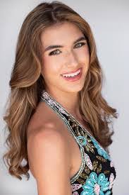 Lily Roberts's Instagram, Twitter & Facebook