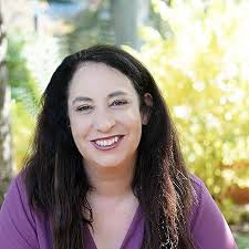 Laurie Fleming's Instagram, Twitter & Facebook