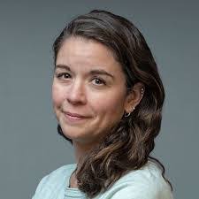 Elizabeth Diver's Instagram, Twitter & Facebook