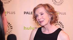 Read all about frances conroy with tvguide.com's exclusive biography including their list of awards, celeb facts and birth name: Frances Conroy Wiki Jung Fotos Abstammung Lesbisch Oder Hetero Entertainmentwise