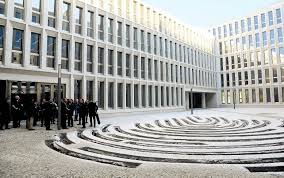 Ministerium des innern und für kommunales des landes brandenburg. Neues Innenministerium In Berlin Housewarming Aus Der Tiefe Berlin Tagesspiegel