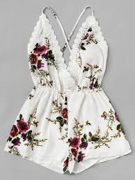 Gli spacchi laterali le donano un tocco giocoso. Tuta Cami Senza Schienale Con Pizzo E Fiori Italian Shein Sheinside Abiti Estivi Ragazza Abiti Moda Adolescenti Completo Estivo