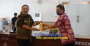 21 juni km 24 tahun 2001. Gaji Bupati Dan Wakil Bupati Purworejo Disumbangkan Untuk Warga Terdampak Corona Pewarta Indonesia
