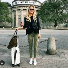 Instagram Photo By Chillingwiththebae May 25 2016 At 7 34pm Utc Olive Pants Green Cargo Pants Outfit Pants Outfit Fall