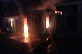 3 tipe lampu pencahayaan yang sesuai untuk dalam rumah. Nyalakan Lilin Dekat Bensin Eceran Ketika Mati Lampu Rumah Dan Jualan Nurdin Berkobar
