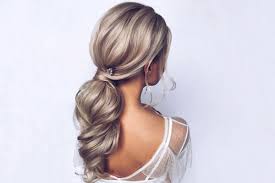 Thin hair can be very versatile, and with 20 different hairstyles to choose from, we're sure that you will find a fabulous new hairdo to suit your personal style. 64 Incredible Hairstyles For Thin Hair Lovehairstyles