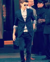 Pin By Eliany On Favorite Celebs Thomas Sangster Favorite Celebrities Thomas Brodie Sangster