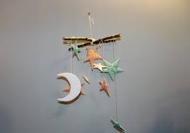 Planche lune en hêtre naturel. Diy Realiser Un Mobile D Eveil Ultra Simple Pour Bebe Magicmaman Com