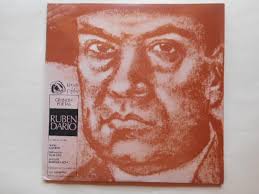 Rubén Darío en las Voces de Nuria Espert, Fernando Guillén. Alfonso  Marsillach. Ilustraciones musicales de J.L. Navarro. Dirección y selección  de Benjamín Arbeteta. de Darío, Rubén.: Bueno Estuche. (1967) 1ª ed. |