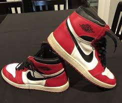 Black And White Nike Air Jordans 1 Nike Air Jordan 1 Og Chicago Size 10 Original 1985 Red Black White Sneakers Nike Air Black And White Sneakers White Nike Shoes