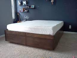 Easy diy platform bed from shanty 2 chic. Sperrholz Bett Entwurfen Bauen Ein Kingsize Plattform Bett Doppelbett Mit Staurau Bed Frame With Drawers Platform Bed With Drawers Bed With Drawers Underneath