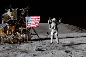 « nous nous sommes fixé cet objectif de voler et de vérifier s'ils y sont allés ou non » , a la russie compte en effet atterrir sur la surface de la lune dans les deux prochaines décennies, dans le but « la base sera principalement gérée par des systèmes robotisés, des avatars chargés d'exécuter des. Il Faudrait Combien De Temps Pour Faire Le Tour De La Lune A Pied