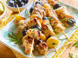Brochettes De Poulet Grille Aux Olives Et Au Miel Recettes Recette Brochette Poulet Recette Brochette Poulet Recettes De Cuisine