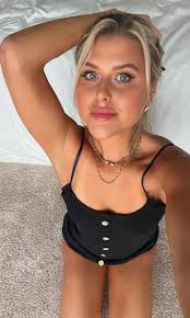 Stop 🛑 stop! I know I'm not the most beautiful do I deserve a hello "