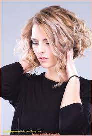 Schulterlanges Haar Stufig Kurzhaarfrisuren Coole Frisuren Lockige Frisuren