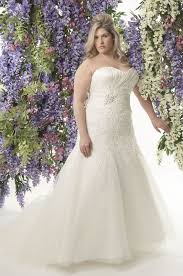 curvy brides will love this romantic lace collection from