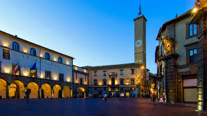 Ha antiche origini (si ritiene che viterbo derivi dal latino vetus urbs, cioè città vecchia) e presenta il più vasto centro storico medievale d'europa: Visitare Viterbo La Citta Dei Papi Delle Torri E Delle Fontane