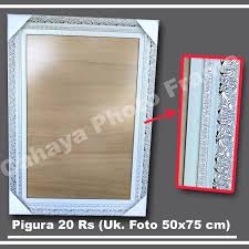 Supplier pigura foto cantik murah juga melayani penjualan frame fiber batangan dengan harga mulai 15 ribu /batang sampai 200 ribu/batang harga tergantung ukuran dan di tempat supplier jual pigura murah tersedia berbagai motif dan ukuran 4r hingga 22r ready stock atau custom. Jual Pigura Ukir 20rs Jual Pigura Lukisan Mahar Kaligrafi Murah Surabaya