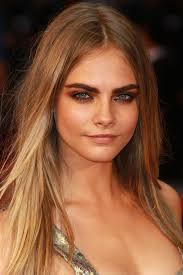 Cara delevingne svelte figure day to day workout plan. Cara Delevignes Make Up Und Frisuren Im Laufe Der Jahre