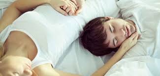 Der morgen ist eine schwierige tageszeit, da sie aus dem bett und aus ihrer komfortzone aufstehen müssen. Ist Liebe Im Gleichen Bett Zu Schlafen Beziehungsweise